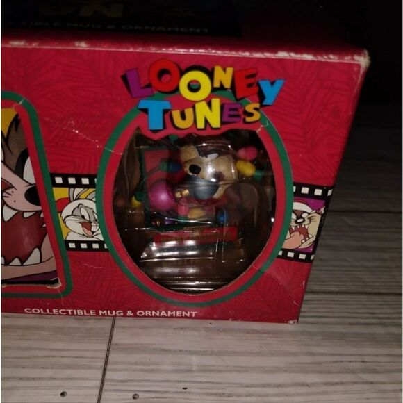 Vintage 1996 Looney Tunes Taz Coffee Tea Mug & Christmas Ornament Collectible - Picture 3 of 7